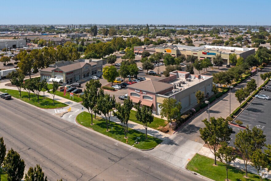 More Photos Of 261 Spreckels Dr, Manteca Unknown For Lease
