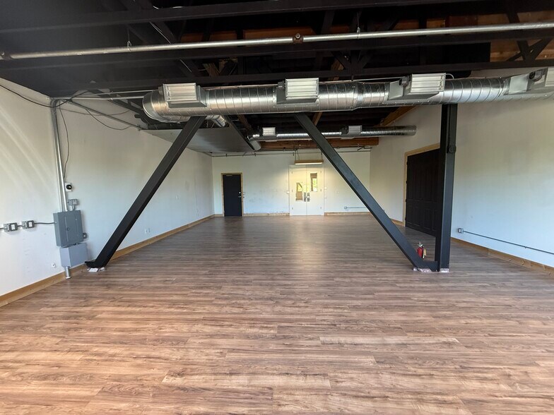 More Photos Of 8911 Lakewood Dr, Windsor Medical For Lease