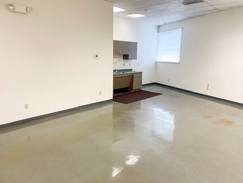 More Photos Of 1620-1680 Lebanon Ave, Belleville Unknown For Lease