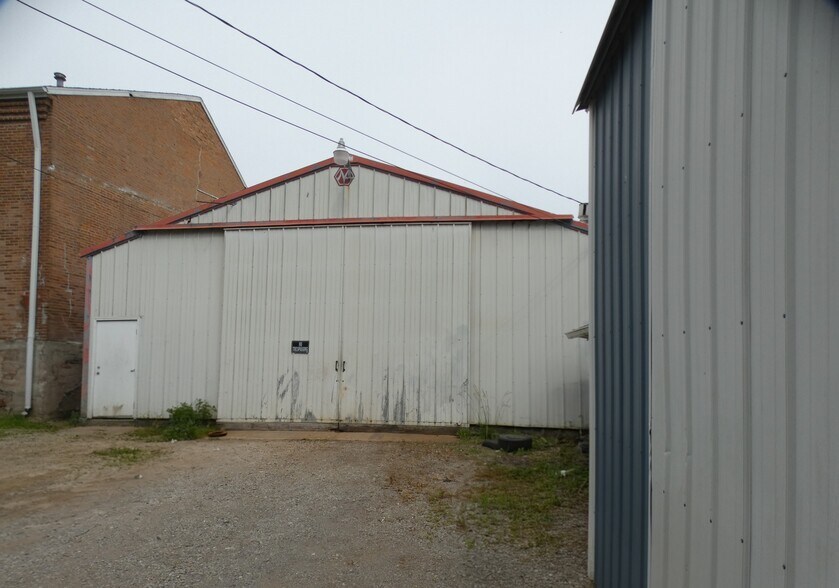 More Photos Of 105 W Water St, Pinckneyville Specialty For Sale