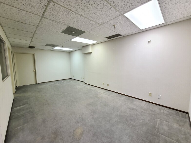 More Photos Of 430 N Canal St, South San Francisco Manufacturing For Sale