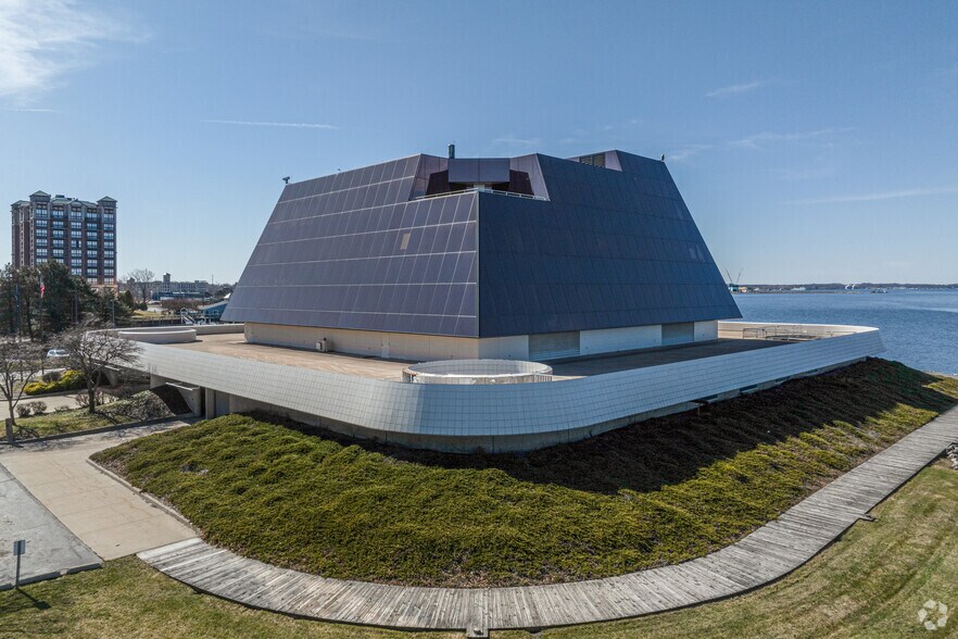 More Photos Of 700 Terrace Point Rd, Muskegon Medical For Lease