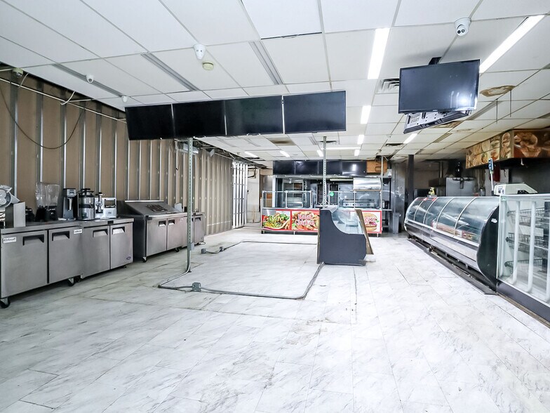 More Photos Of 1300 Clove Rd, Staten Island Freestanding For Lease