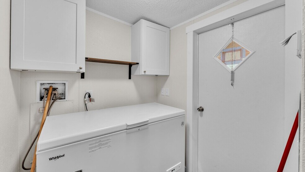 More Photos Of 705 Jerry Smith Rd, Dover Light Manufacturing For Sale