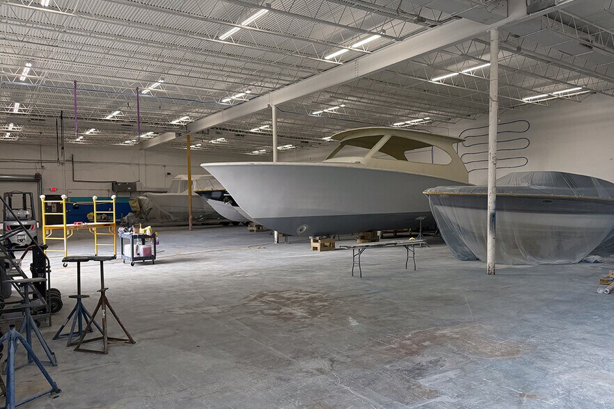 More Photos Of 3601 SE Dixie Hwy, Stuart Warehouse For Lease