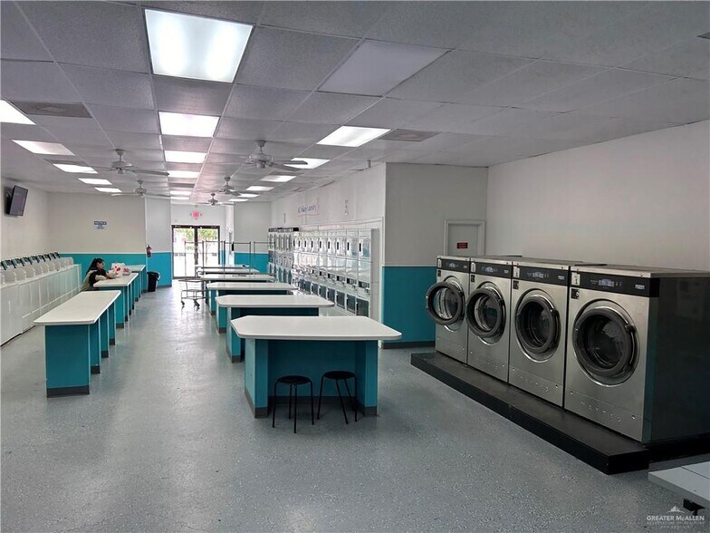 More Photos Of 809 N Ware Rd, McAllen General Retail For Sale