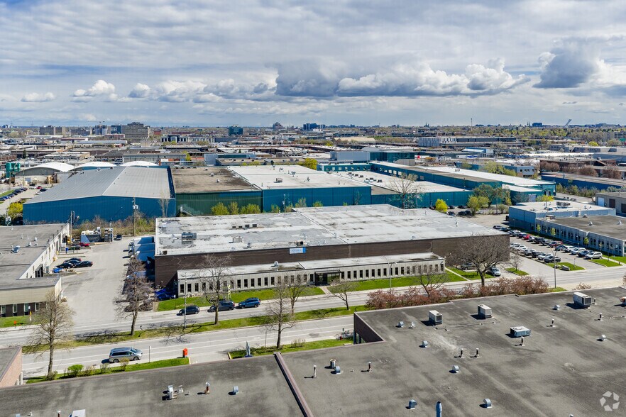 More Photos Of 401-425 Blvd Montpellier, Montréal Warehouse For Lease