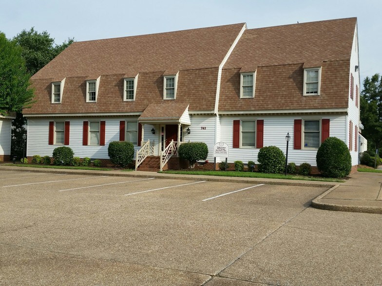 More Photos Of 742 Thimble Shoals Blvd, Newport News Office For Lease