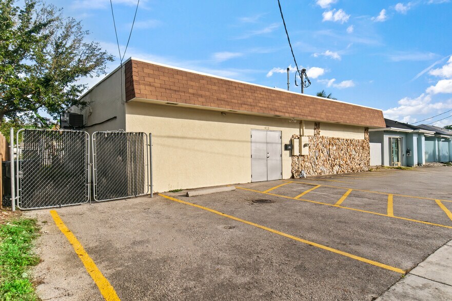 Primary Photo Of 913 SW 8th Ave, Hallandale Beach Warehouse For Lease