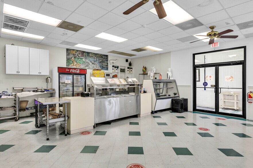 More Photos Of 114 Horizon Park Dr, Savannah Restaurant For Sale