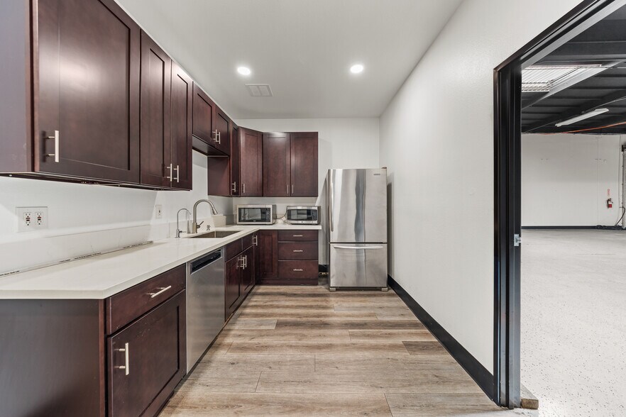 More Photos Of 23282 Peralta Dr, Laguna Hills Warehouse For Sale