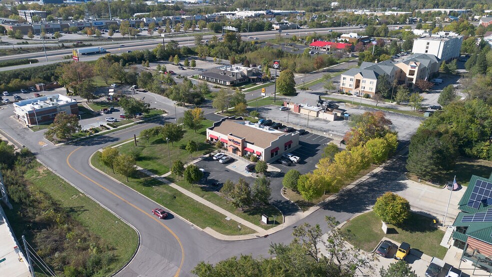 More Photos Of 123 S Franklin Rd, Bloomington Storefront For Sale