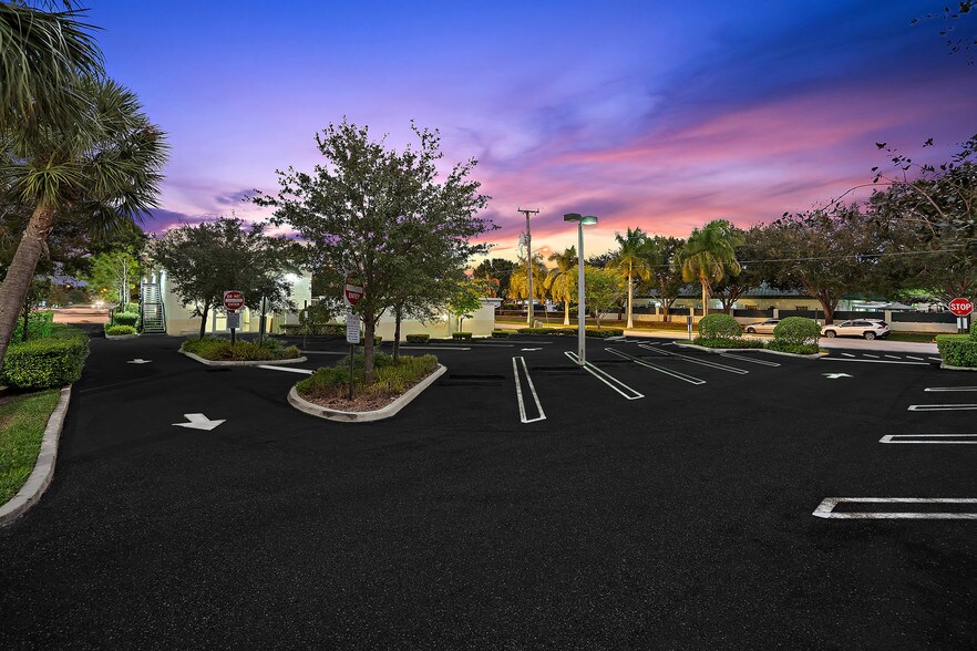 More Photos Of 800 W Indiantown Rd, Jupiter Storefront Retail Office For Lease