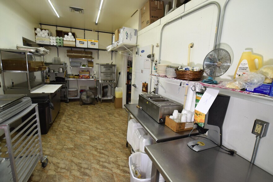 More Photos Of N7625 Parkway Rd, Crivitz Restaurant For Sale