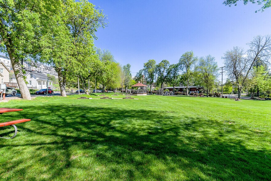 More Photos Of TBD NE Gray Ln, Pullman Land For Sale