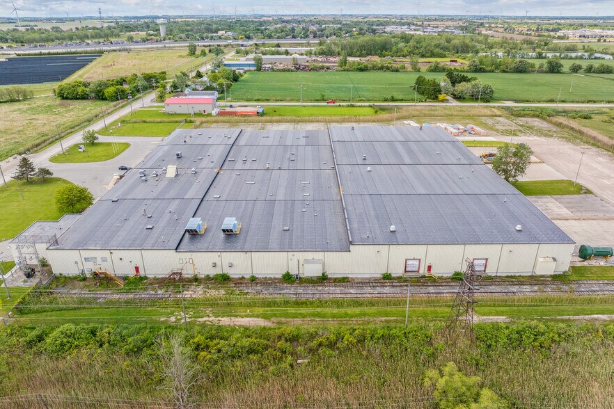 More Photos Of 189 Queen St N, Chatham-Kent Warehouse For Lease