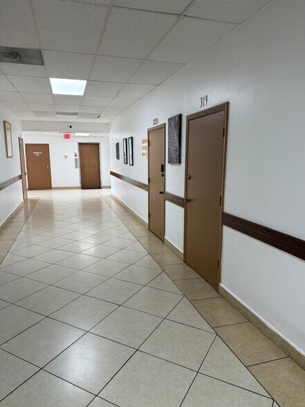 More Photos Of 3801 N University Dr, Sunrise Storefront Retail Office For Lease