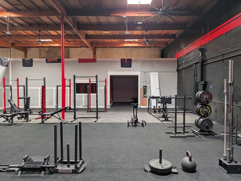 More Photos Of 5 Hangar Way, Watsonville Service For Lease