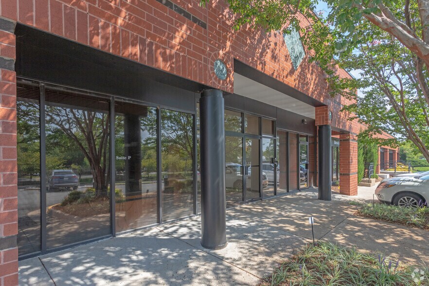 More Photos Of 4460 Brookfield Corporate Dr, Chantilly Flex For Lease