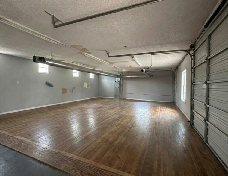 More Photos Of 3013 Joyce Dr, Fort Worth Showroom For Sale
