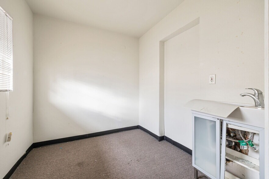 More Photos Of 1059-1063 N Palm Canyon Dr, Palm Springs Storefront For Sale