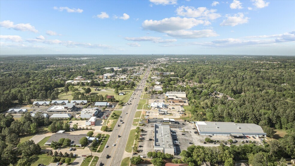 More Photos Of 7924 S Broadway, Tyler Storefront Retail Office For Sale