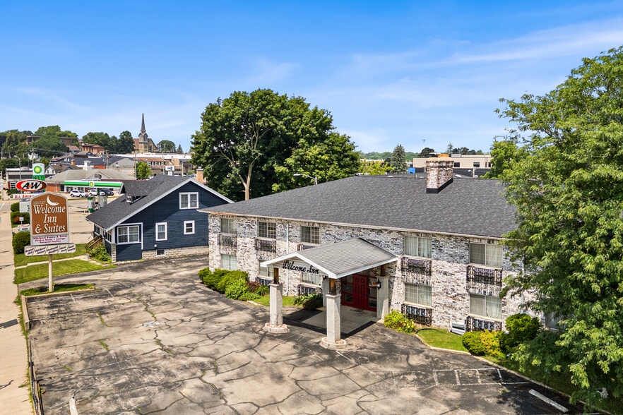 Primary Photo Of 240 E Fond du Lac St, Ripon Hotel For Sale