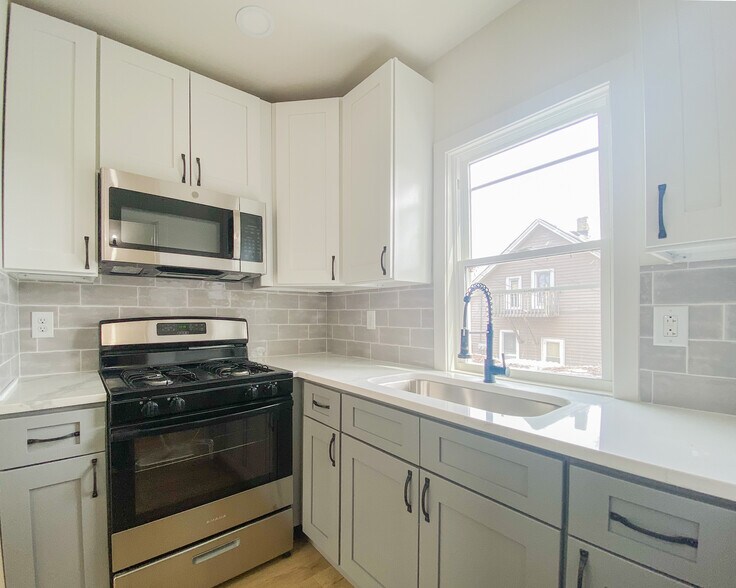 More Photos Of 1131 Erie St, Racine Apartments For Sale