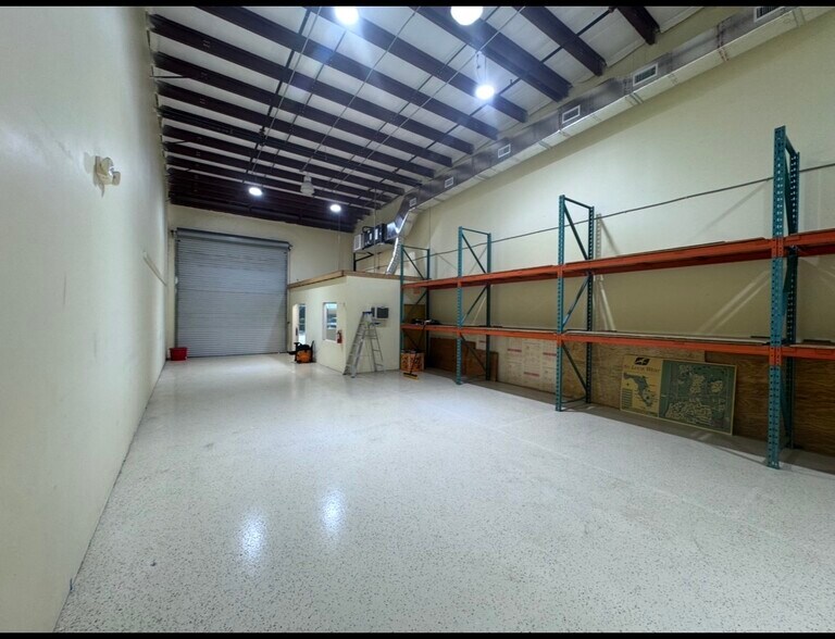 More Photos Of 410-446 NW Lake Whitney Pl, Port Saint Lucie Light Distribution For Lease