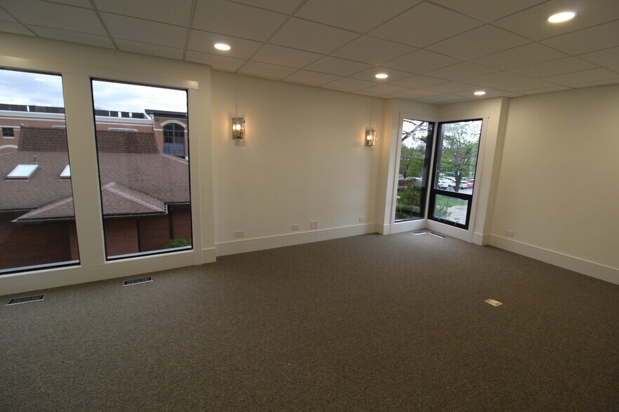 More Photos Of 710 N York Rd, Hinsdale Medical For Lease
