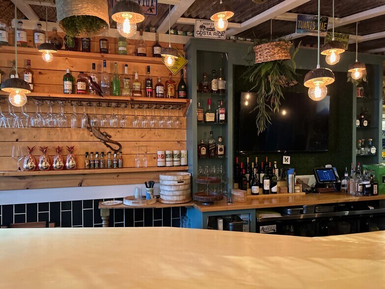 More Photos Of 4150-4154 W Broadway, Golden Valley Storefront For Sale