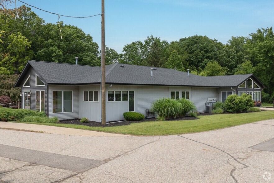 More Photos Of 4695 Cherry Valley Rd, Middleville Office For Lease