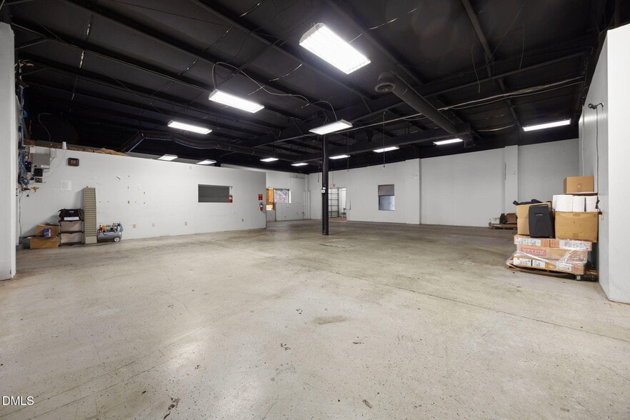 More Photos Of 1665 N Market Dr, Raleigh Light Manufacturing For Lease