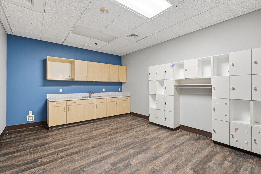 More Photos Of 6825 Burden Blvd, Pasco Medical For Lease