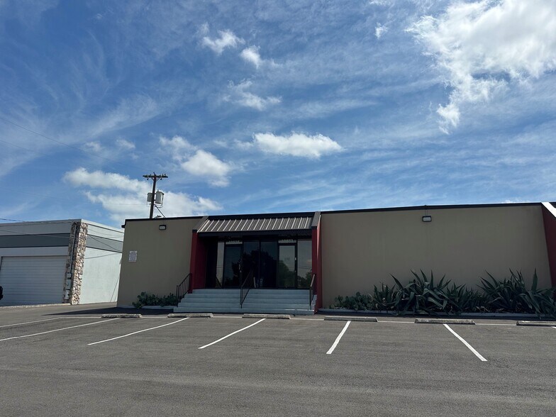 Primary Photo Of 10800-10812 Hillpoint Dr, San Antonio Unknown For Lease