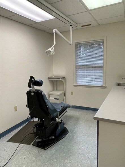 More Photos Of 556 Cynwood Dr, Easton Medical For Lease