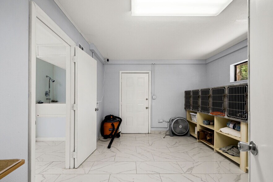 More Photos Of 6603 N Florida Ave, Tampa Veterinarian Kennel For Lease