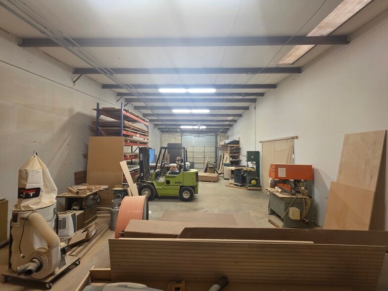 More Photos Of 6604 Windmill Way, Wilmington Industrial For Sale