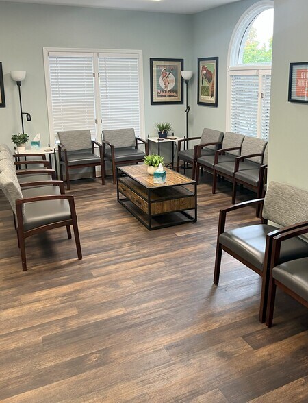 More Photos Of 110 Perimeter Park Rd, Knoxville Medical For Lease