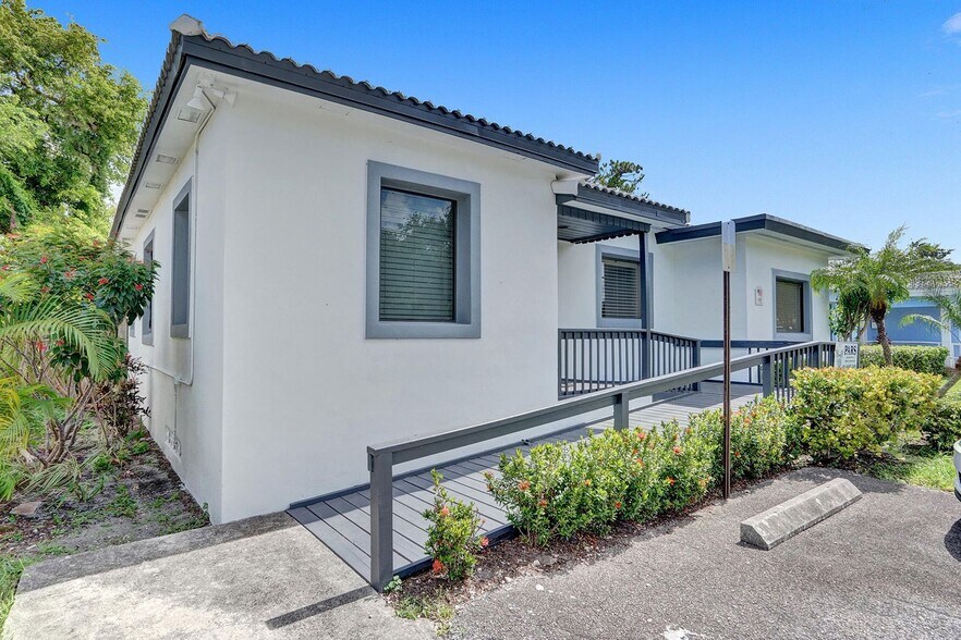 Primary Photo Of 100 SE 20th St, Fort Lauderdale Office Residential For Sale