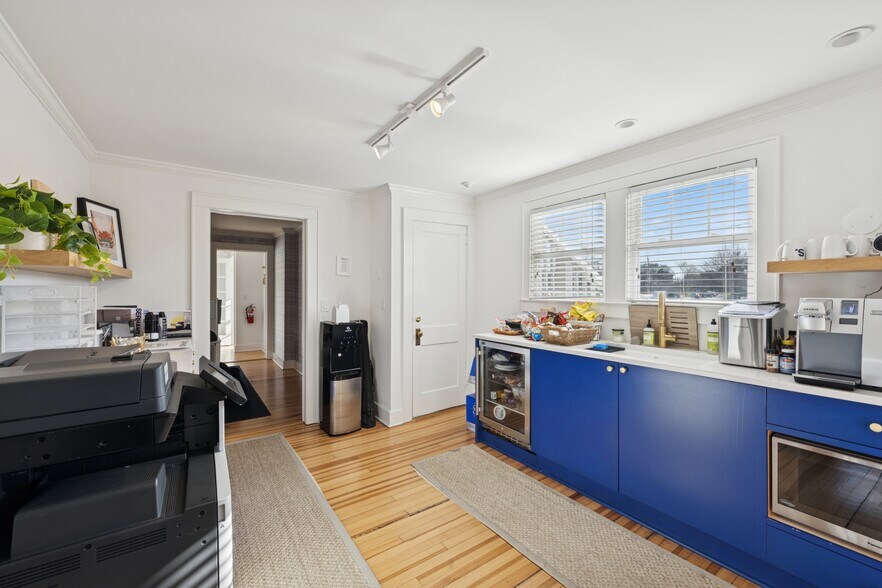 More Photos Of 103 Hayground Rd, Water Mill Unknown For Lease