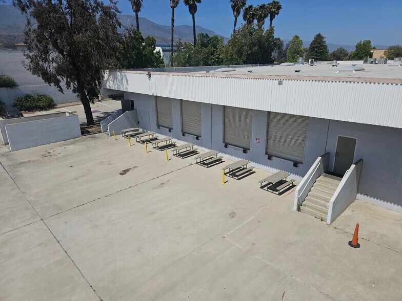 More Photos Of 200 S Hallock Dr, Santa Paula Manufacturing For Sale