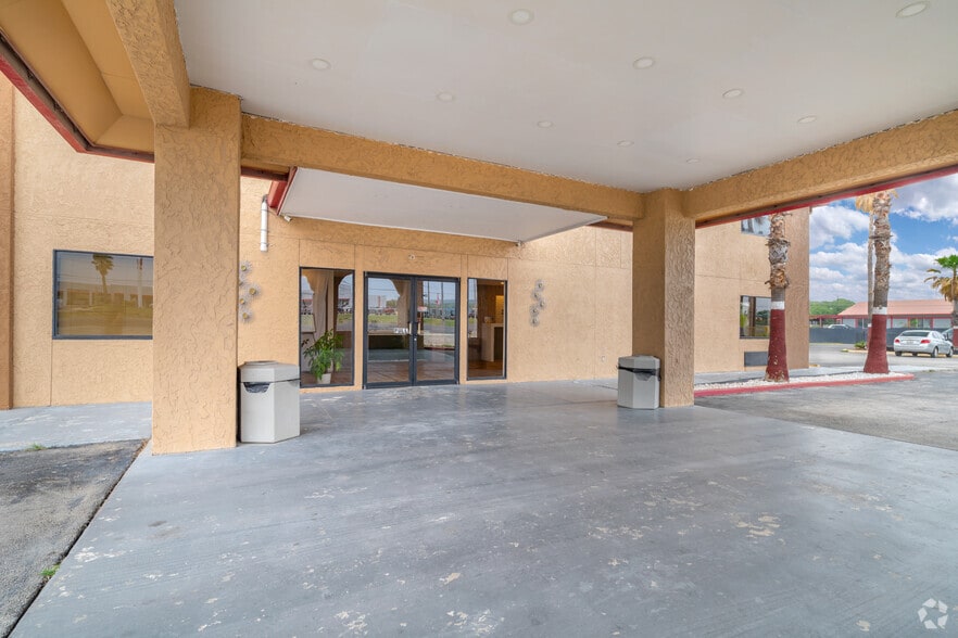 More Photos Of 3616 Veterans Blvd, Del Rio Hotel For Sale