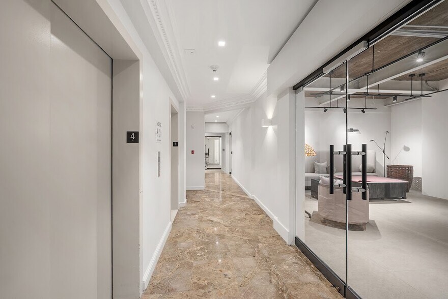 More Photos Of 215 E 58th St, New York Loft Creative Space For Lease