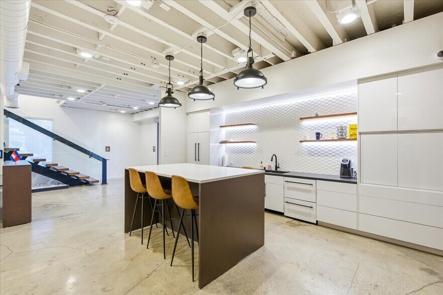 More Photos Of 3444 E Anaheim St, Long Beach Office For Sale