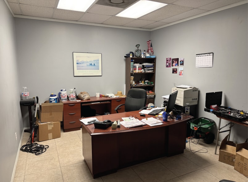 More Photos Of 12090 Metro Pky, Fort Myers Warehouse For Lease