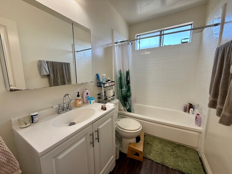 More Photos Of 5623 Meridian St, Los Angeles Apartments For Sale