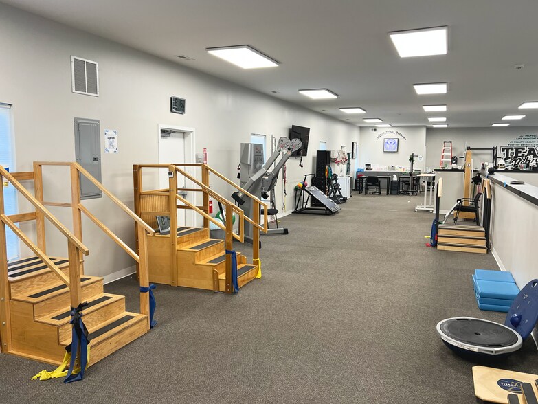 More Photos Of 613 W Lincoln Rd, Kokomo Medical For Sale