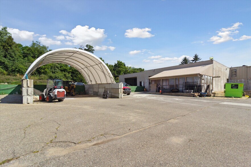 More Photos Of 4800 Joslyn Rd, Lake Orion Light Manufacturing For Sale