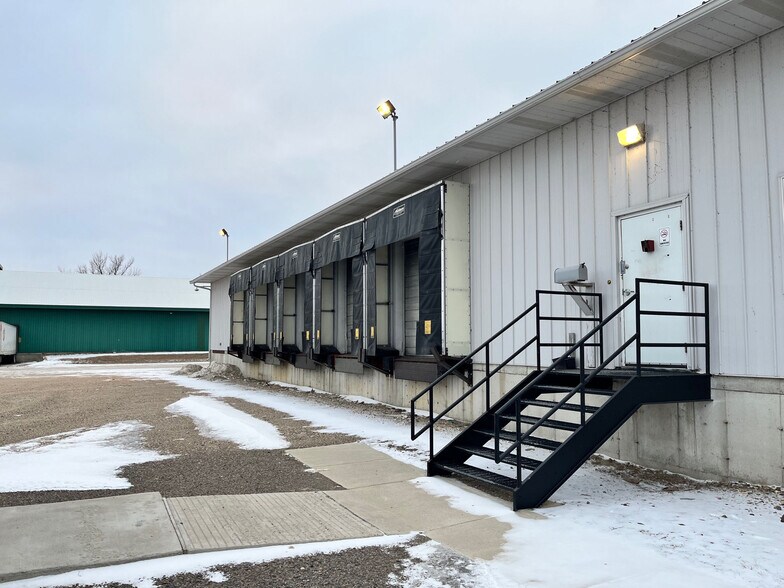More Photos Of 4493 US-12, Willmar Truck Terminal For Lease